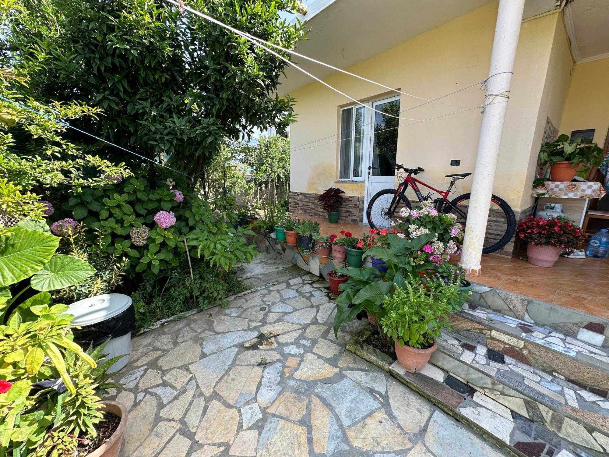 Flower'S Home Orikum Luaran gambar